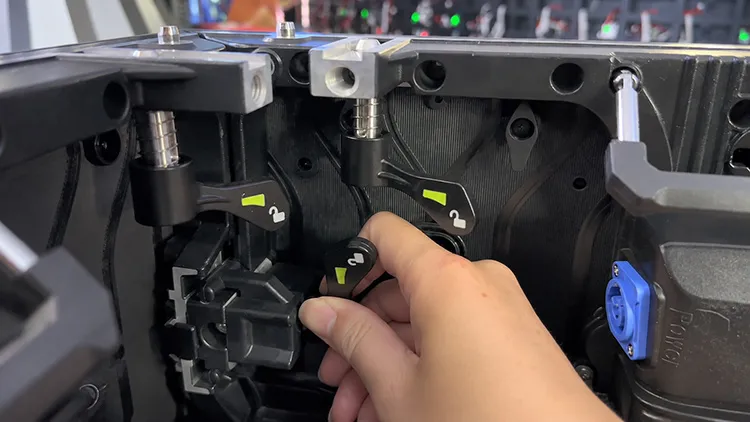 Connecting 45° Cabinets to Create a 90-Degree Corner LED Screen